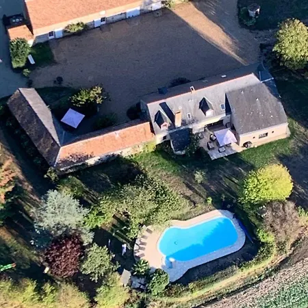 Charmantes D'hotes Avec Piscine Et Coin Cuisine Pres De L'abbaye De Bed and breakfast