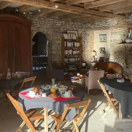 Charmantes D'hotes Avec Piscine Et Coin Cuisine Pres De L'abbaye De Bed and breakfast 3*