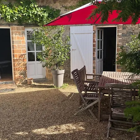 Charmantes D'hotes Avec Piscine Et Coin Cuisine Pres De L'abbaye De - Fr-1-410-404 Bed & Breakfast *