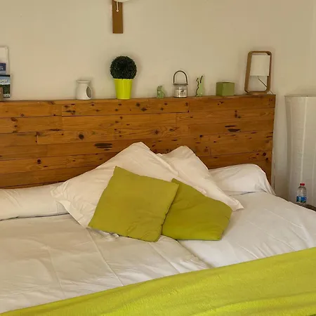 Charmantes D'hotes Avec Piscine Et Coin Cuisine Pres De L'abbaye De Bed and breakfast