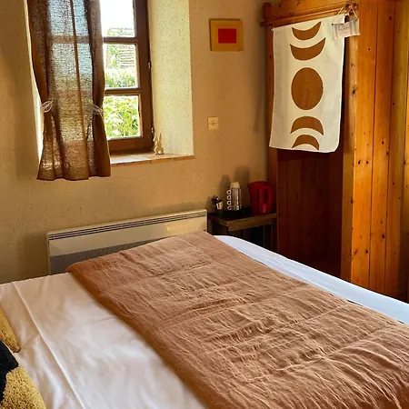 Charmantes D'hotes Avec Piscine Et Coin Cuisine Pres De L'abbaye De - Fr-1-410-404 * Solesmes (Sarthe)